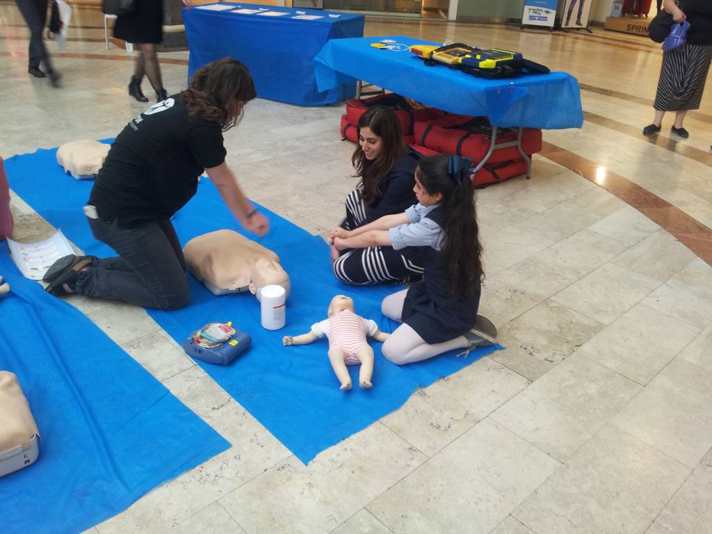 קורס עזרה ראשונה והחייאה בילדים ותינוקות